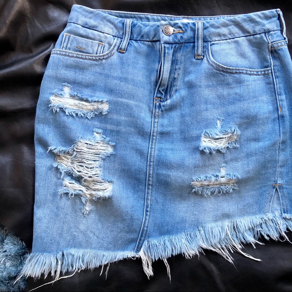 🆕No Tags🏷CELLO Denim Destroyed Mini Skirt Sz S
